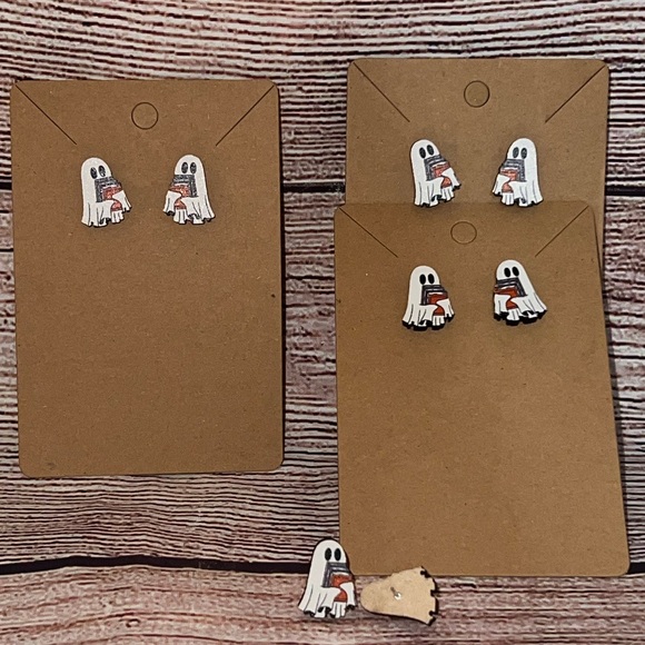 SUPER CUTE GHOST HOLDING BOOKS WOOD EARRINGS - Picture 6 of 11